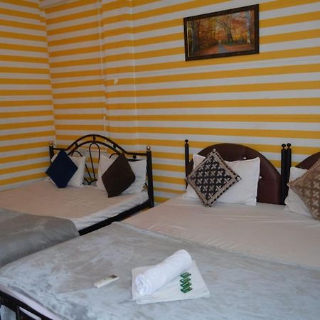 Esther Guest House Калангут Екстер'єр фото