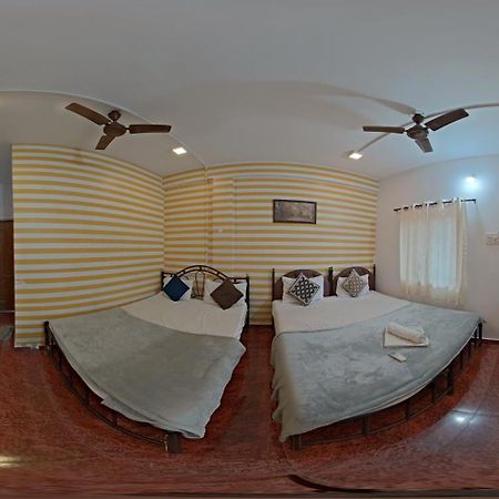 Esther Guest House Калангут Екстер'єр фото