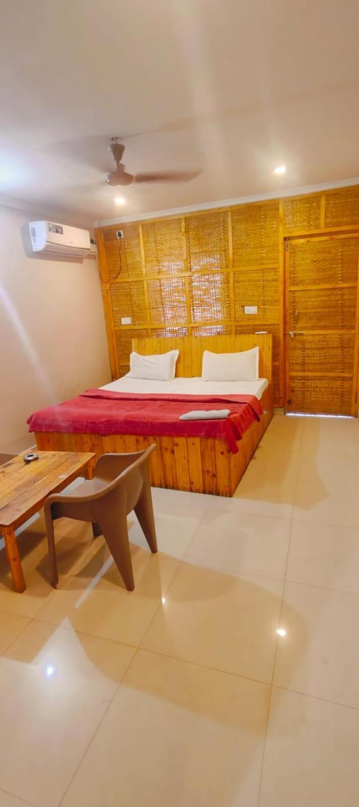 Esther Guest House Калангут Номер фото