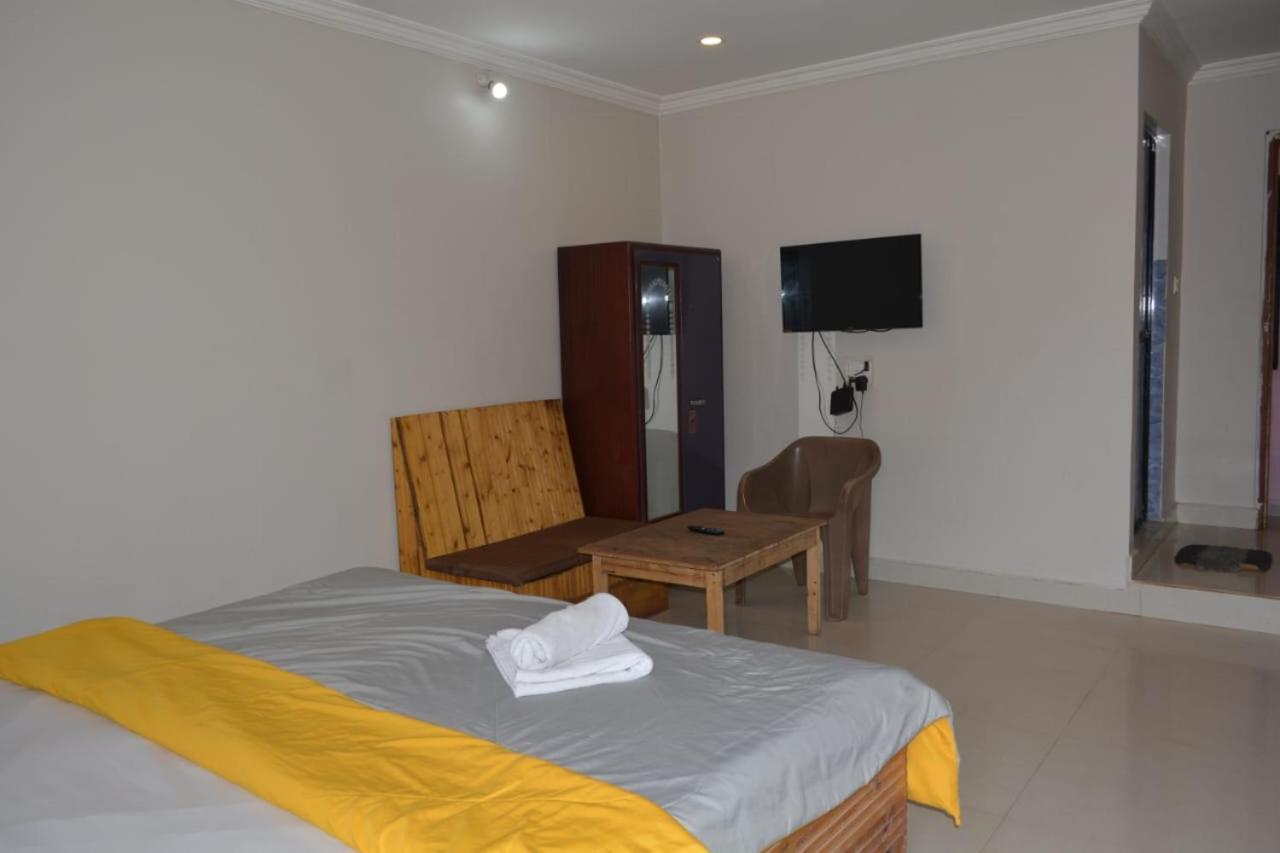 Esther Guest House Калангут Номер фото