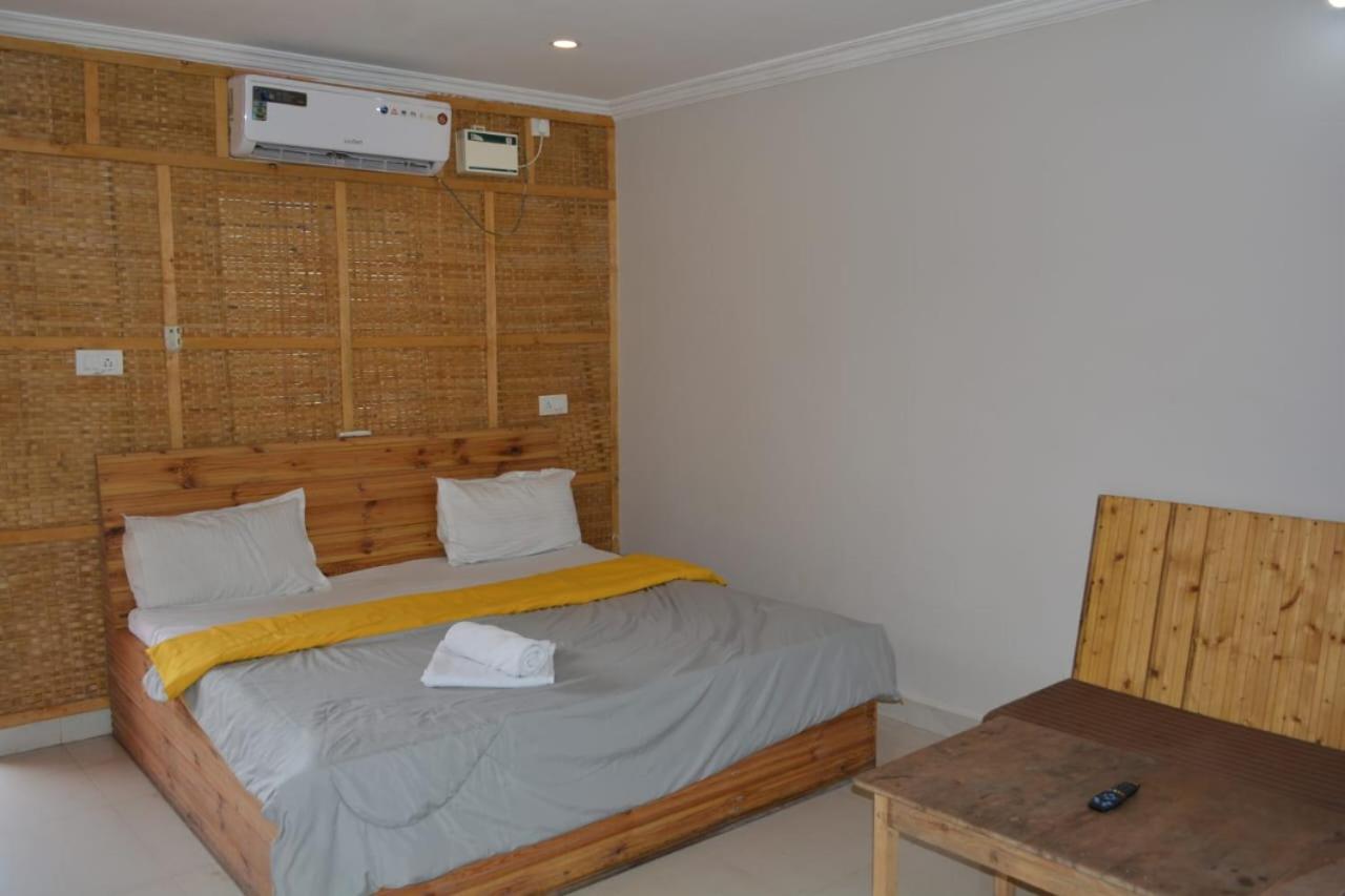 Esther Guest House Калангут Номер фото